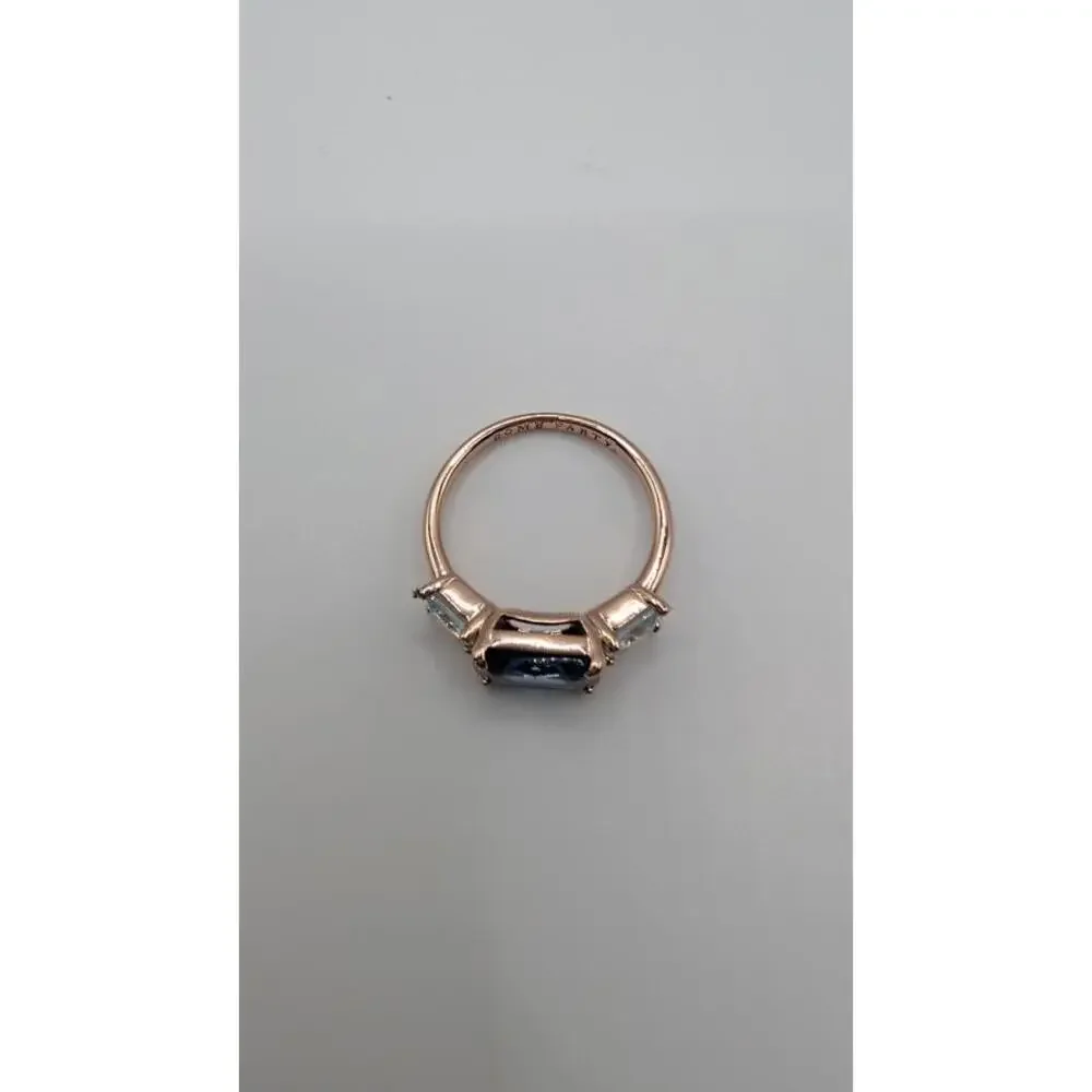 Elegant Blue Gemstone Ring with Side Stones Size 7 - Picture 4 of 9